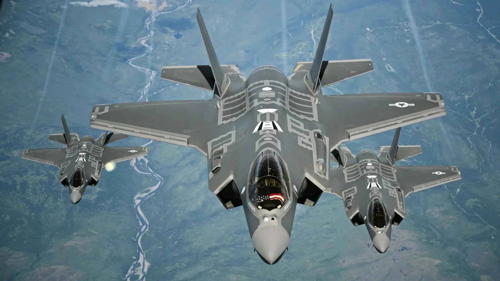 F-35s Take Flight in Training, Lockheed Under Financial Scrutiny by DOD