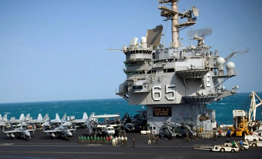 Majestic Arrival: USS Enterprise CVN-65’s Grand Entrance into Pearl Harbor