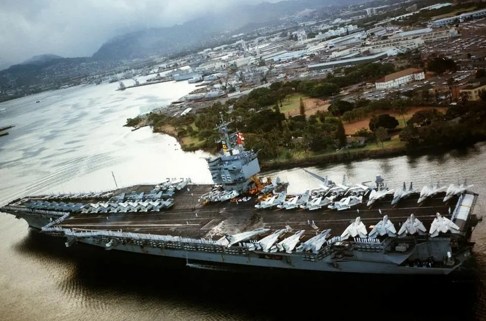 Majestic Arrival: USS Enterprise CVN-65’s Grand Entrance into Pearl Harbor