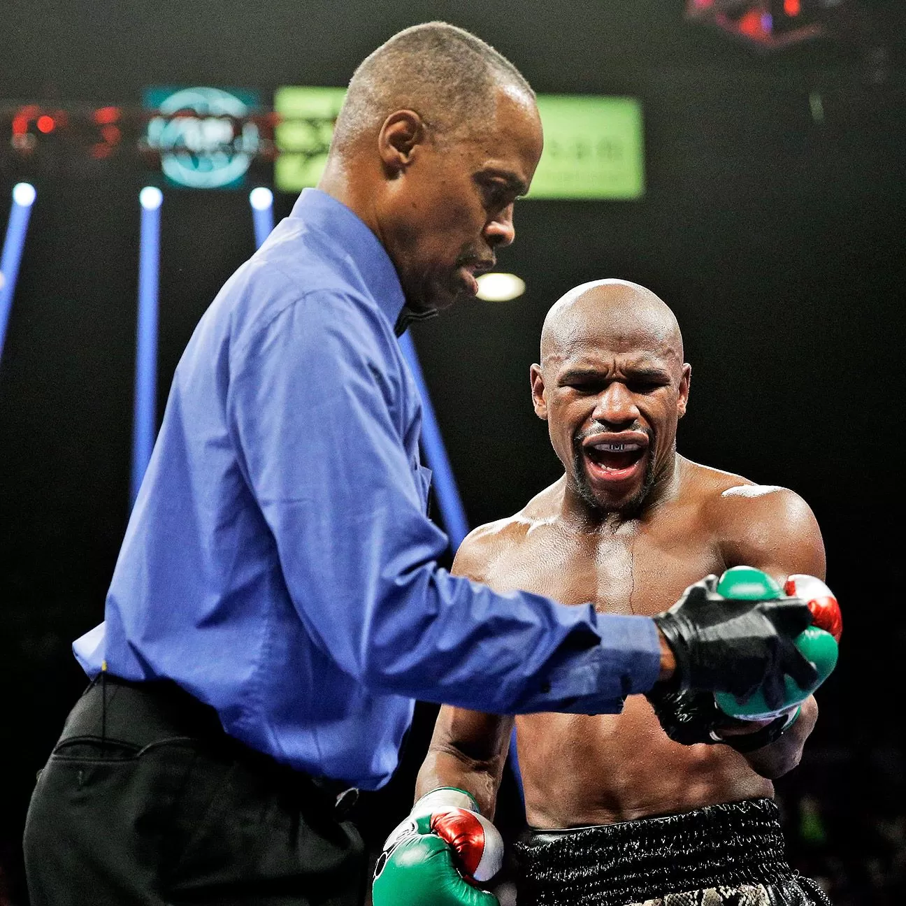 “No Más La Leyenda Invicta” – Floyd Mayweather Anunció Su Retiro Después De Que Marcos Maidana Pusiera Fin A Su Racha Invicta, Lo Que Resultó En Una Pérdida De $130 Millones.