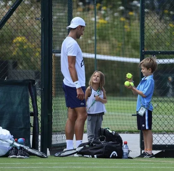 Novak Djokovic Teases His Wife But His Children’S Reaction Leaves Many Stunned “Everything Jelena Says… Even In Front Of The Mirror”