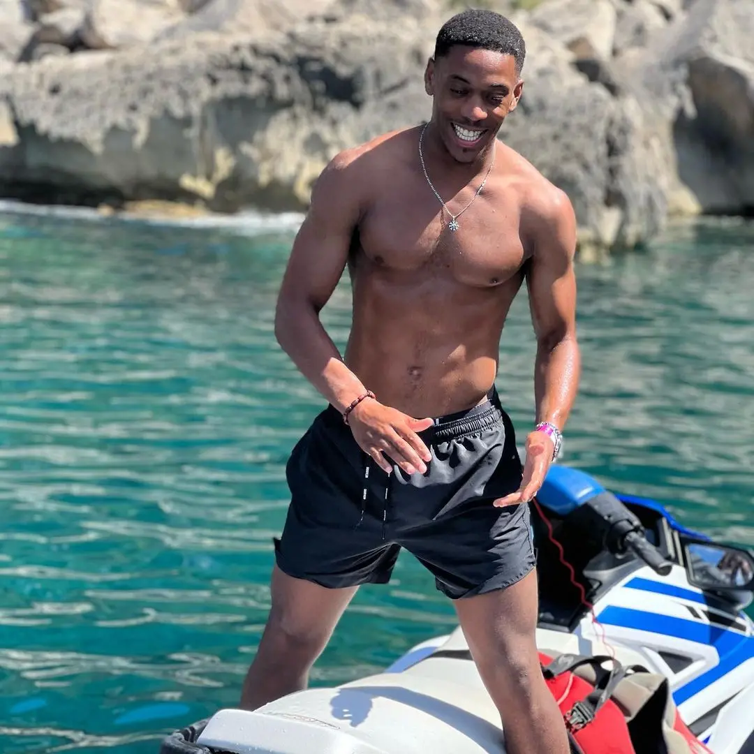 Heartfelt Moments: Anthony Martial Enjoys Quality Time With His Children At Holkham Beach.Tđ