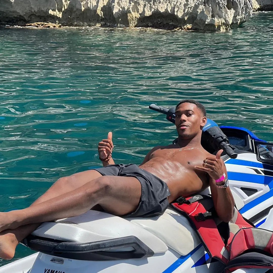 Heartfelt Moments: Anthony Martial Enjoys Quality Time With His Children At Holkham Beach.Tđ