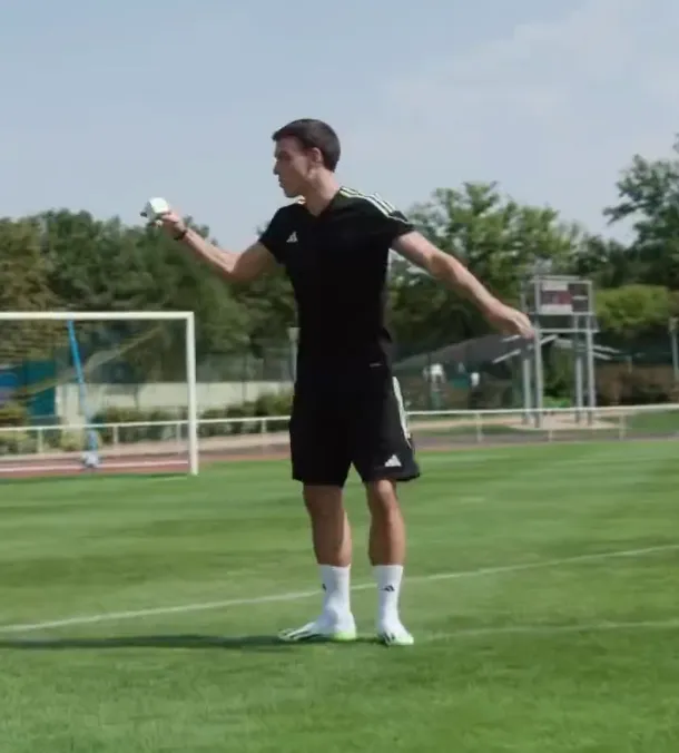 Man Utd Rookie Manuel Ugarte Shows Off Skills By Playing Ball And Solving A Rubik’S Cube Simultaneously In Adidas Crazy Fast Boots Ad.Tđ