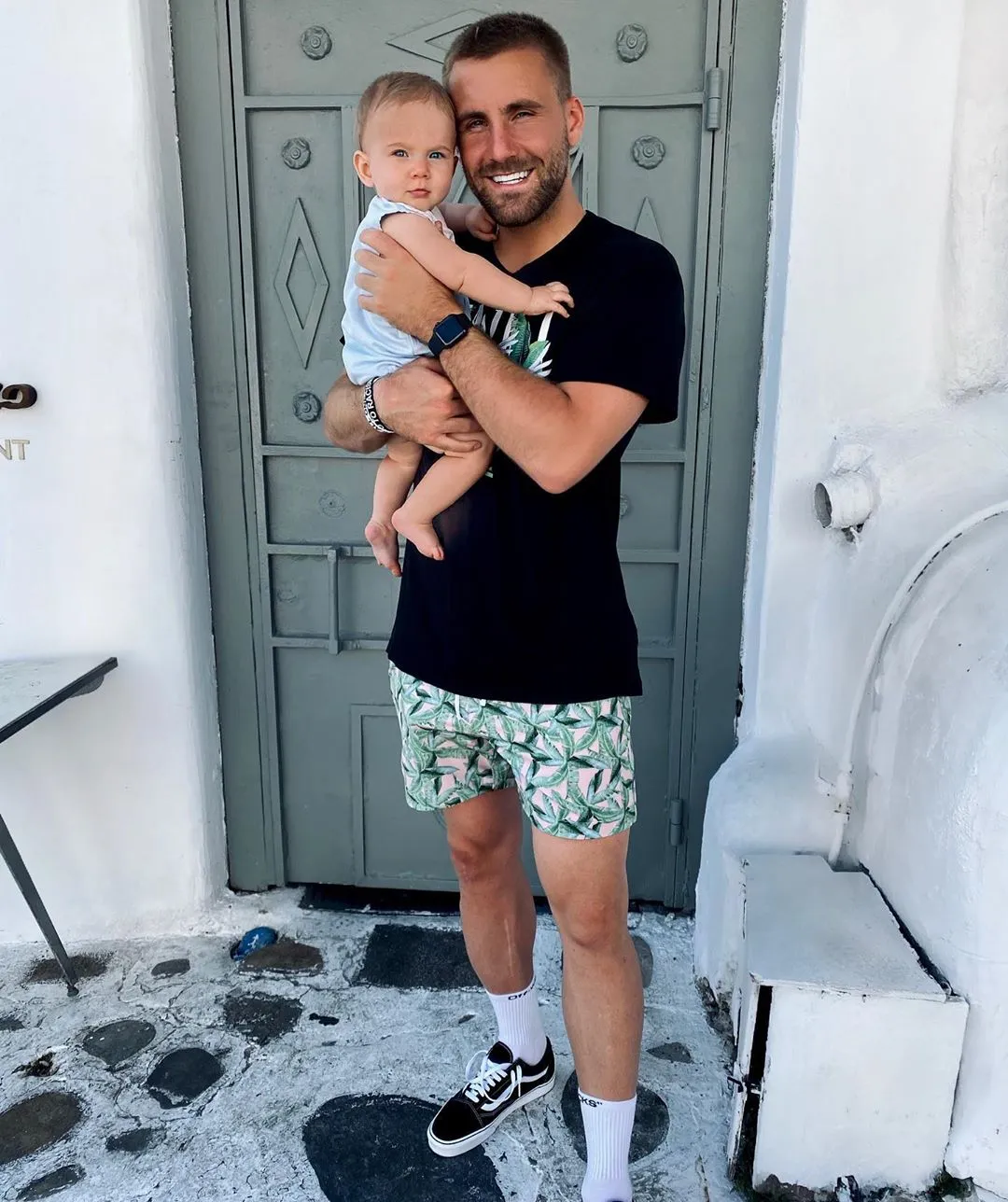 When Fashion Meets Football: Luke Shaw And Jesse Lingard Sport Matching Outfits On Separate Holidays.Tđ