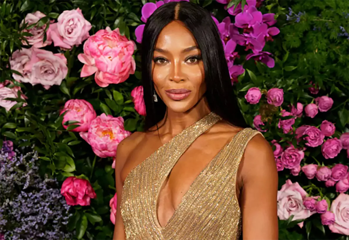 Cựu siêu mẫu Naomi Campbell sinh con thứ 2 ở tuổi 53