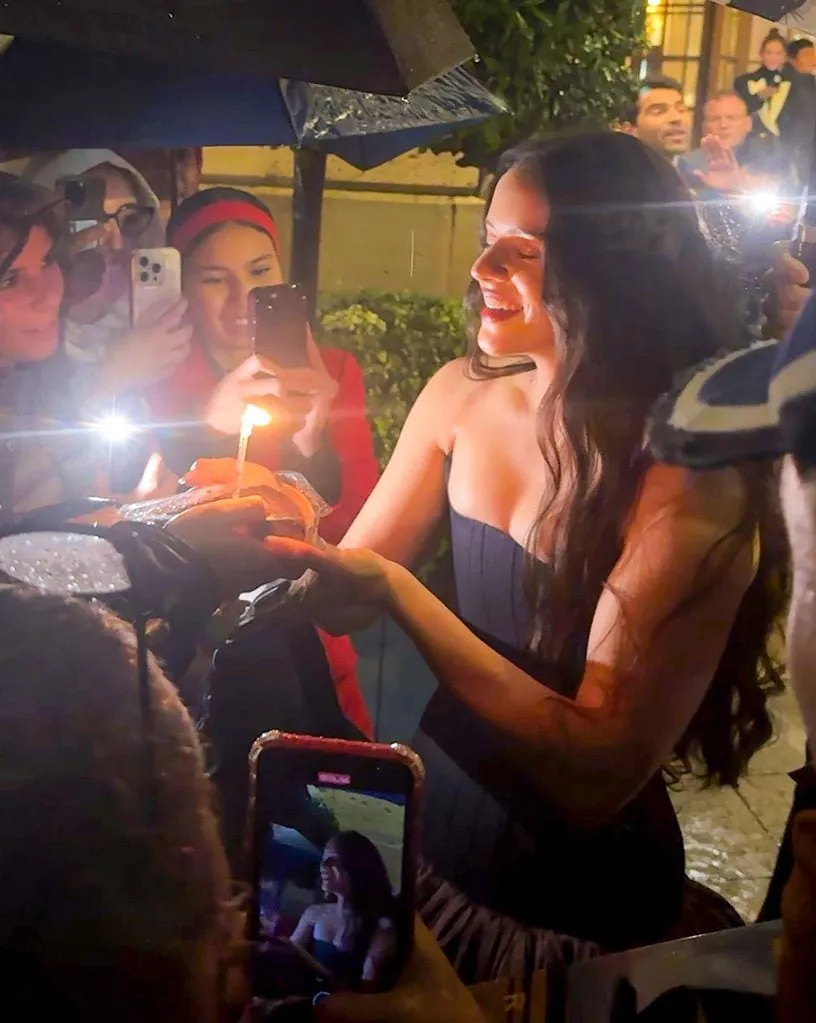 Serenade From Her Fans, A Party With Stars And Gifts: This Was Rosalía's Celebration For Her 32nd Birthday