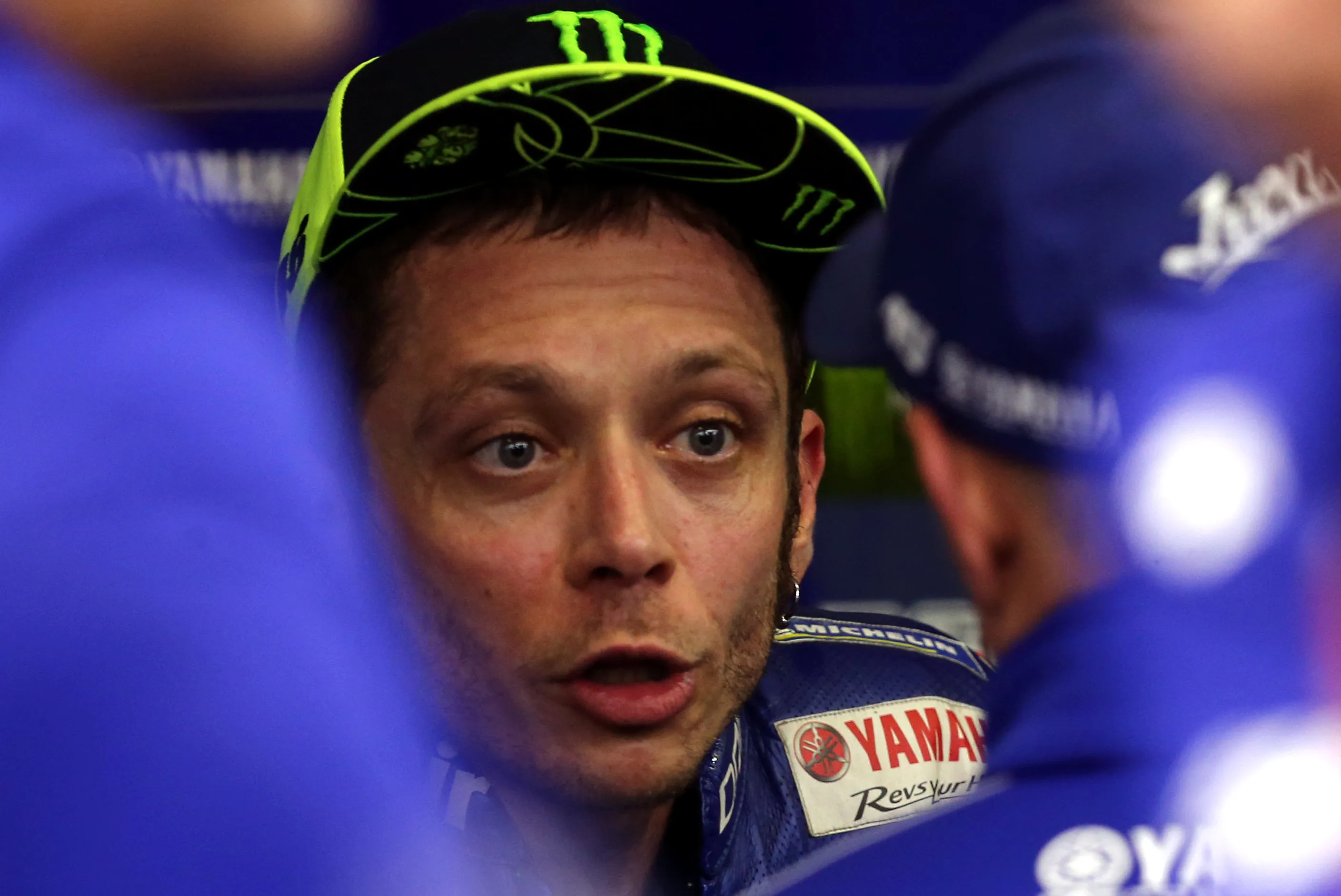 "Permanent Revocation of Legend Title" He was stripped of the title by the FIM, Valentino Rossi cursed furiously, accompanied by the mockery of Marc Marquez's girlfriend.