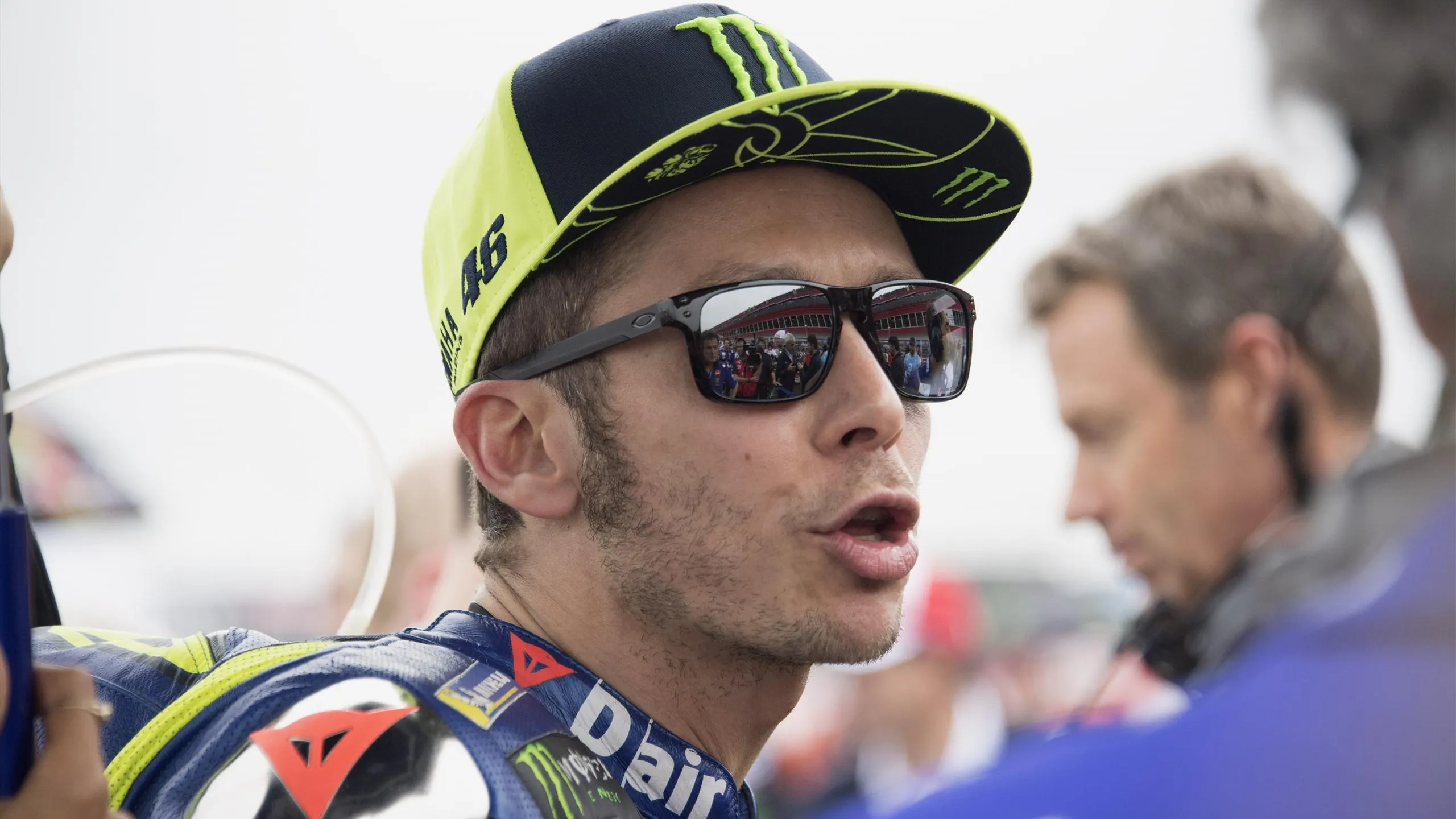 "Permanent Revocation of Legend Title" He was stripped of the title by the FIM, Valentino Rossi cursed furiously, accompanied by the mockery of Marc Marquez's girlfriend.