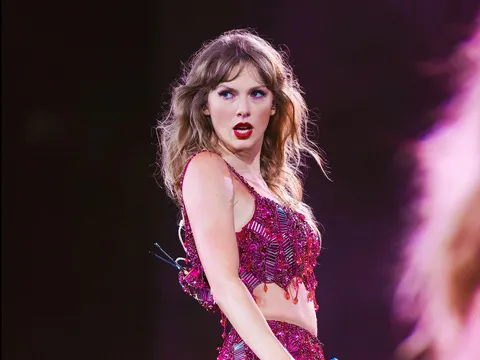 News: Taylor Swift Warns ABC: Shut Down Show If You Continue Spreading Stupid Political Rumors