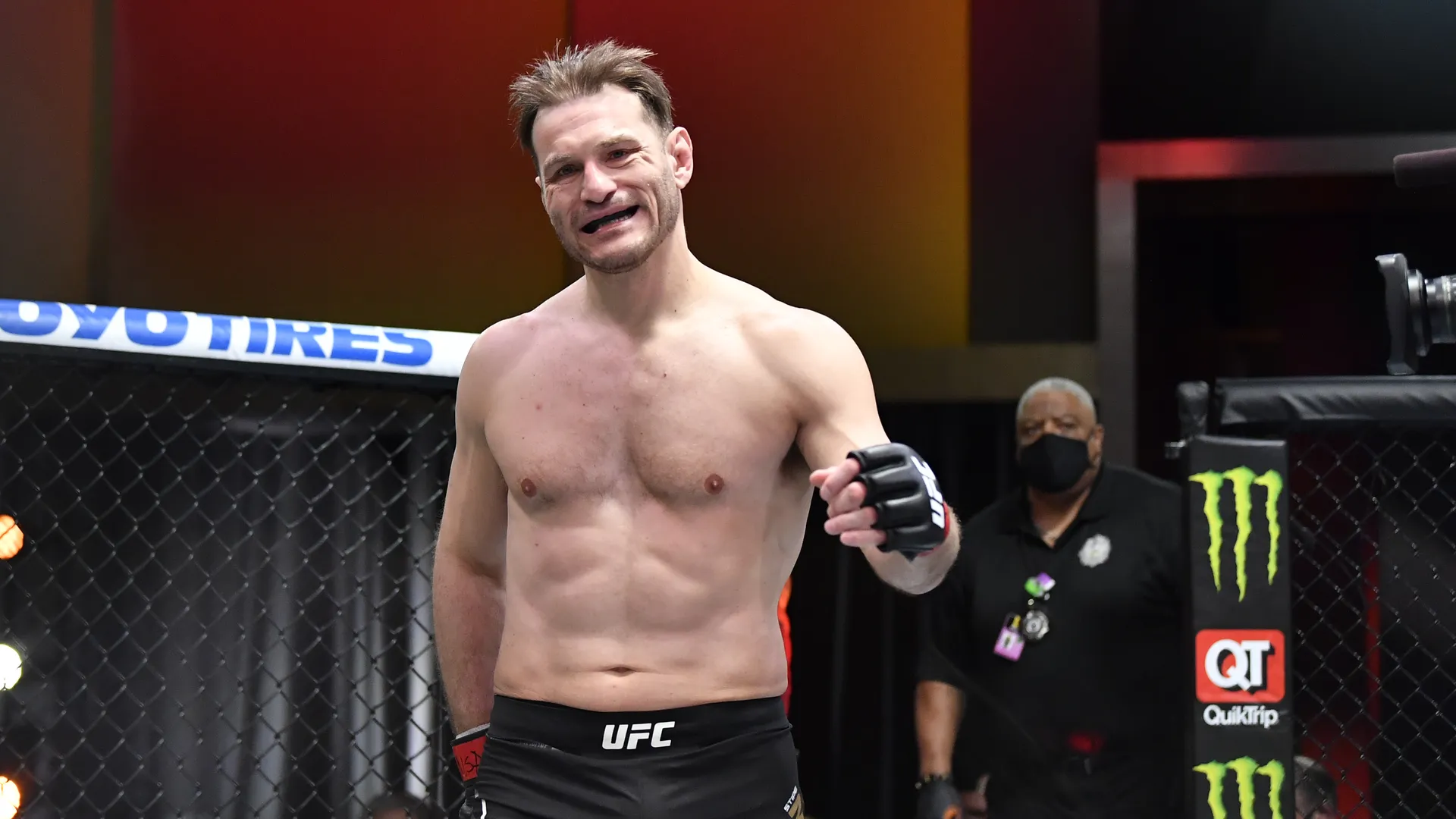 Giro Inesperado: Peso Pluma De Ufc Predice Una Dura Batalla Para Jon Jones Contra Miocic En Ufc 309.