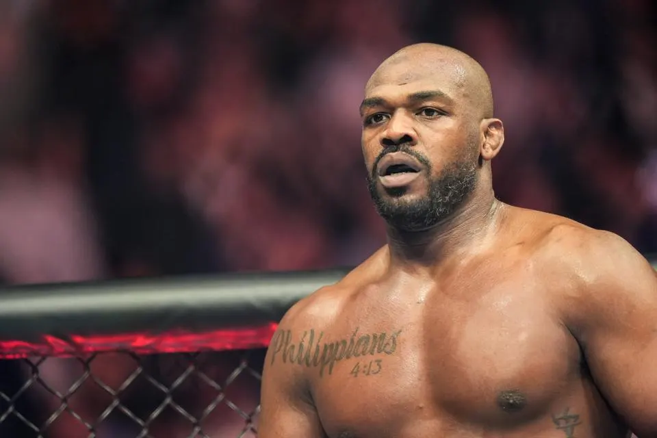 Giro Inesperado: Peso Pluma De Ufc Predice Una Dura Batalla Para Jon Jones Contra Miocic En Ufc 309.