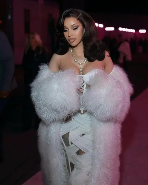 Cardi B Steals The Show At Victoria’S Secret Fashion Event, But Audiences Noticed Something Unusual