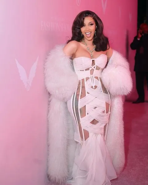 Cardi B Steals The Show At Victoria’S Secret Fashion Event, But Audiences Noticed Something Unusual