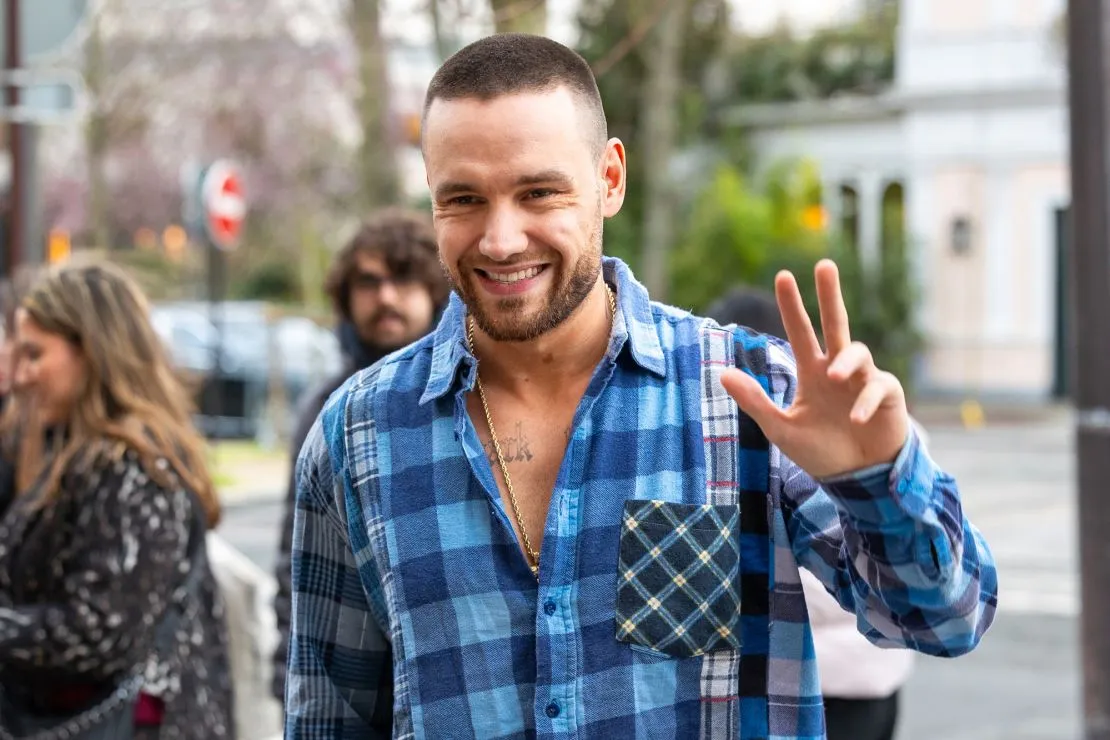 Passerby: My Friend And I Called The Police When We Saw Him Climbing Onto The Balcony But It Was Too Late. Before Jumping Down, Liam Payne Was Holding Something In His Mouth And Smiling While Saying… See More.Ts.