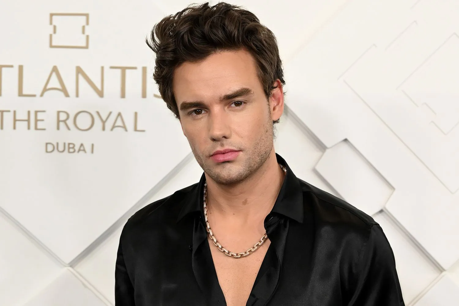 La Última Carta De Liam Payne A Su Novia Kate Cassidy Fue Encontrada En La Mesa Antes De Que El Cantante Falleciera. En La Carta Decía Que Había Sufrido Dolor De Espalda…