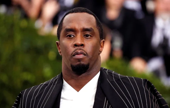 What Diddy Has In His Hand While Grabbing Kate Moss: The Truth Will Shock You!!!