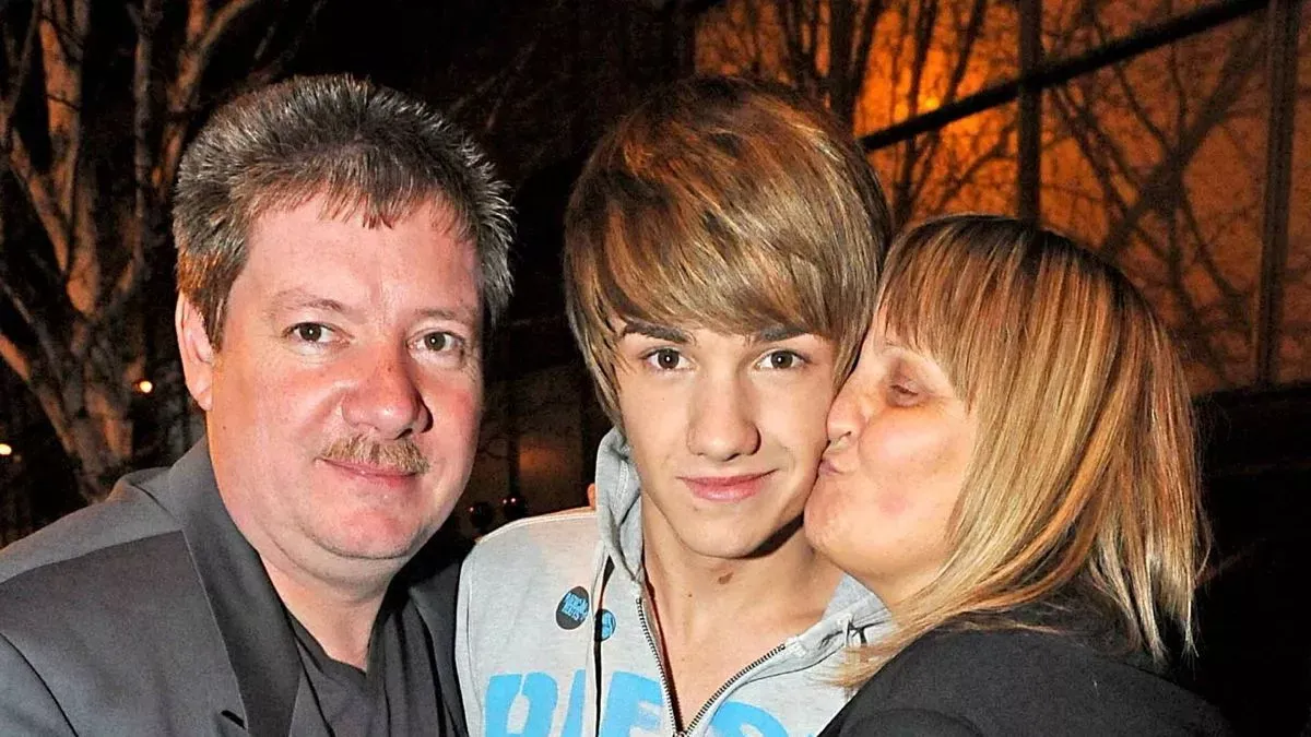 Liam Payne’S Father Shows Heartfelt Gesture Of Kindness At Shrine Where Son Passed Away