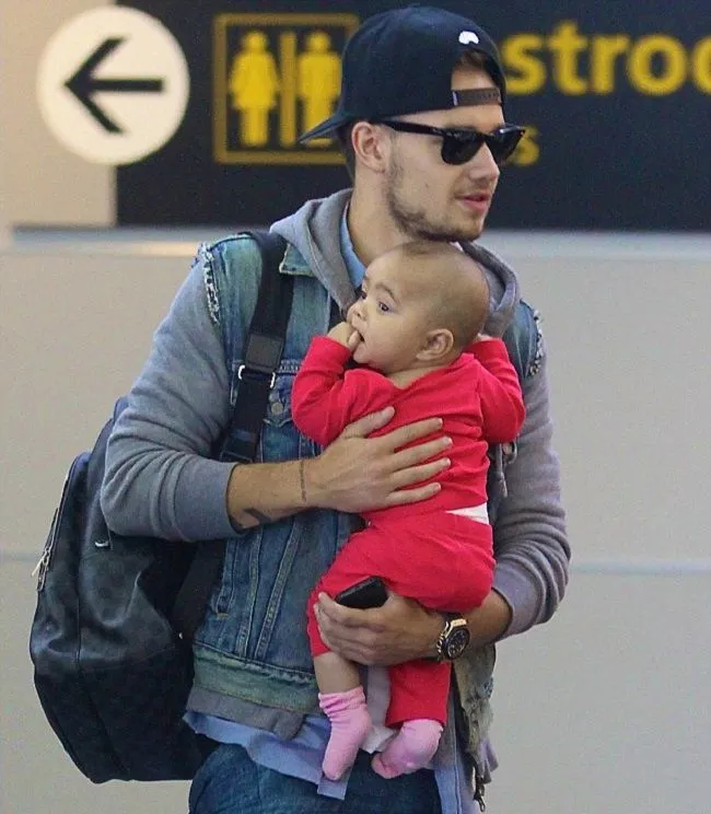 𝐘𝐨𝐮𝐫 𝐃𝐚𝐢𝐥𝐲 𝐍𝐞𝐰𝐬: Liam Payne Delights Fans As He Reveals What Son Bear Looks Like In Ultra Rare Update