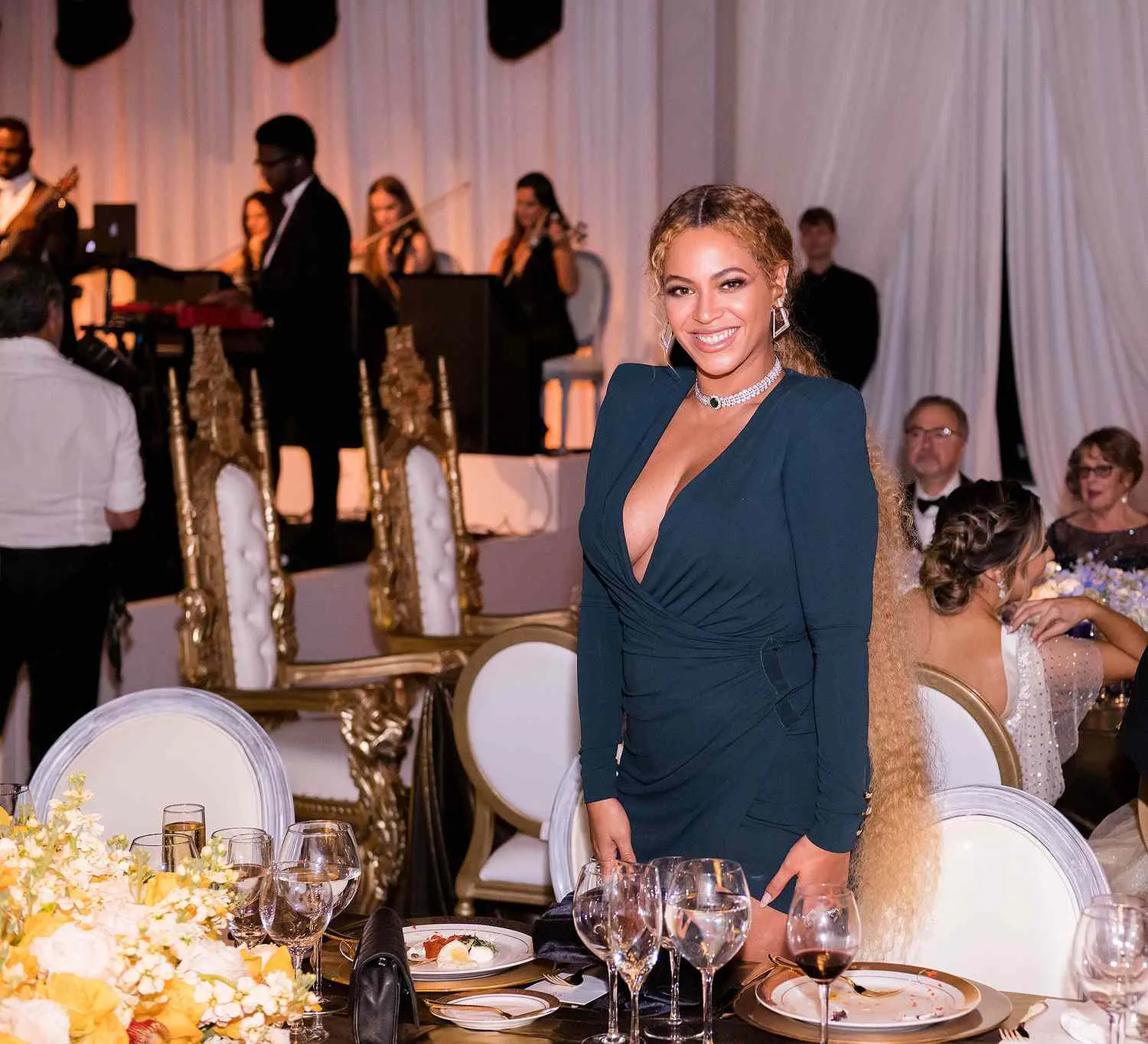 Beyoncé Stuns In A Tight Green Dress And Voluminous Curls At Serena Williams' Wedding To Alexis Ohanian