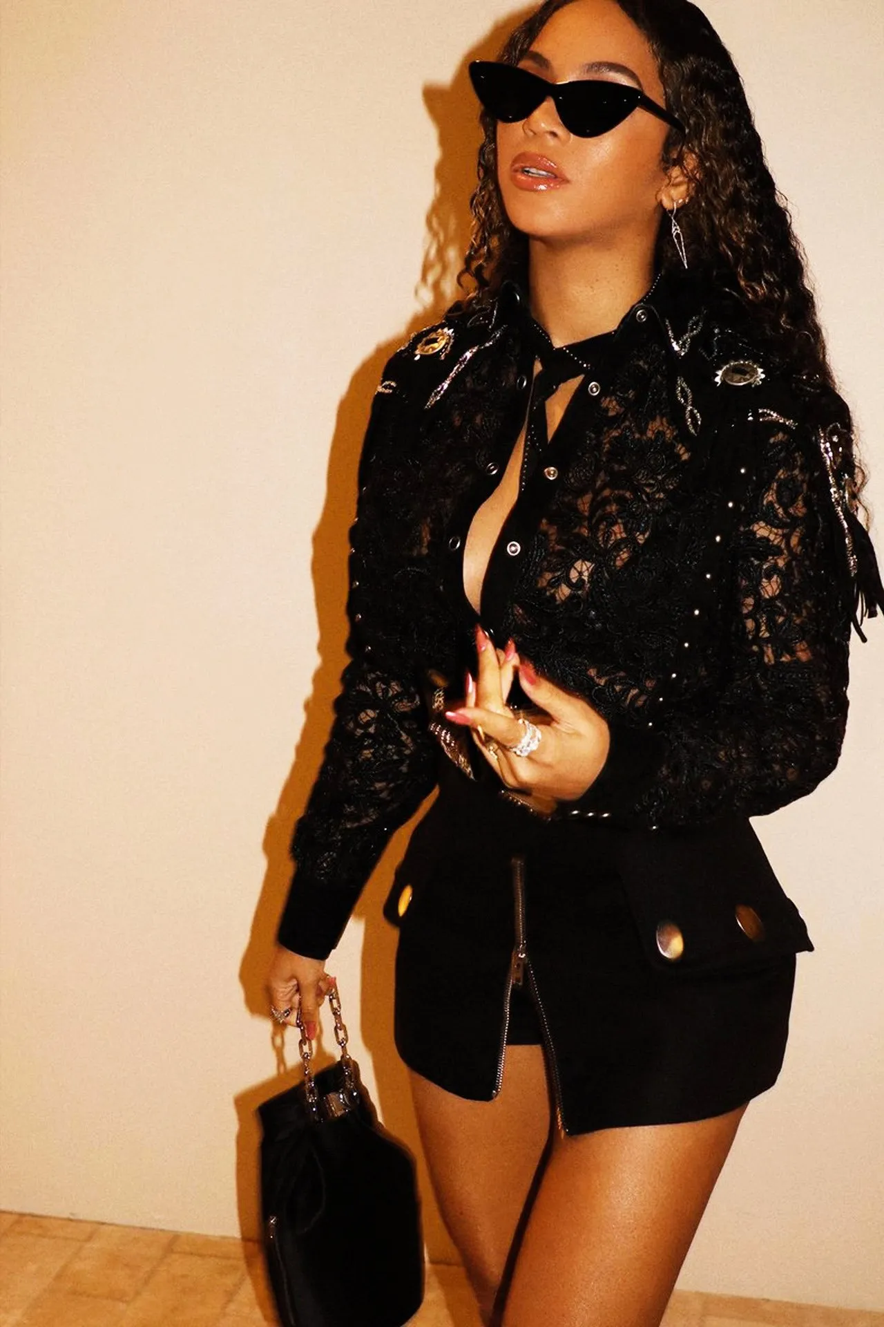 Beyoncé Looks Glamorous In True Western Style With An Elegant Black Lace Top And A Miniskirt With A Bold Silver Belt Buckle