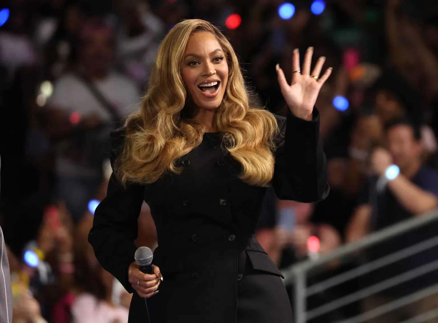 Beyoncé takes the stage in Texas with Harris to underline support of  reproductive rights • Alabama Reflector