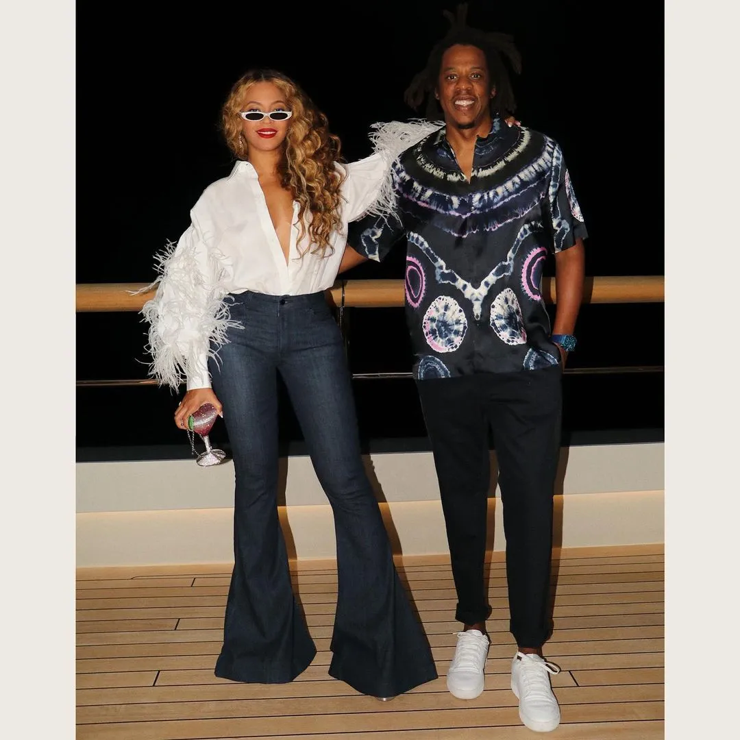 “Beyoncé Stuns In A Glamorous Outfit While Living The High Life Aboard The Flying Fox Yacht With Jay-Z”