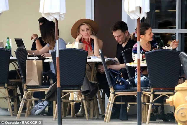 Dernières Nouvelles : Les Ex Amber Heard Et Elon Musk Se Retrouvent Lors D'Un Petit-Déjeuner À Los Angeles Après Que Le Milliardaire A Déclaré Que Leur Séparation Avait Provoqué Une « Douleur Émotionnelle Intense »