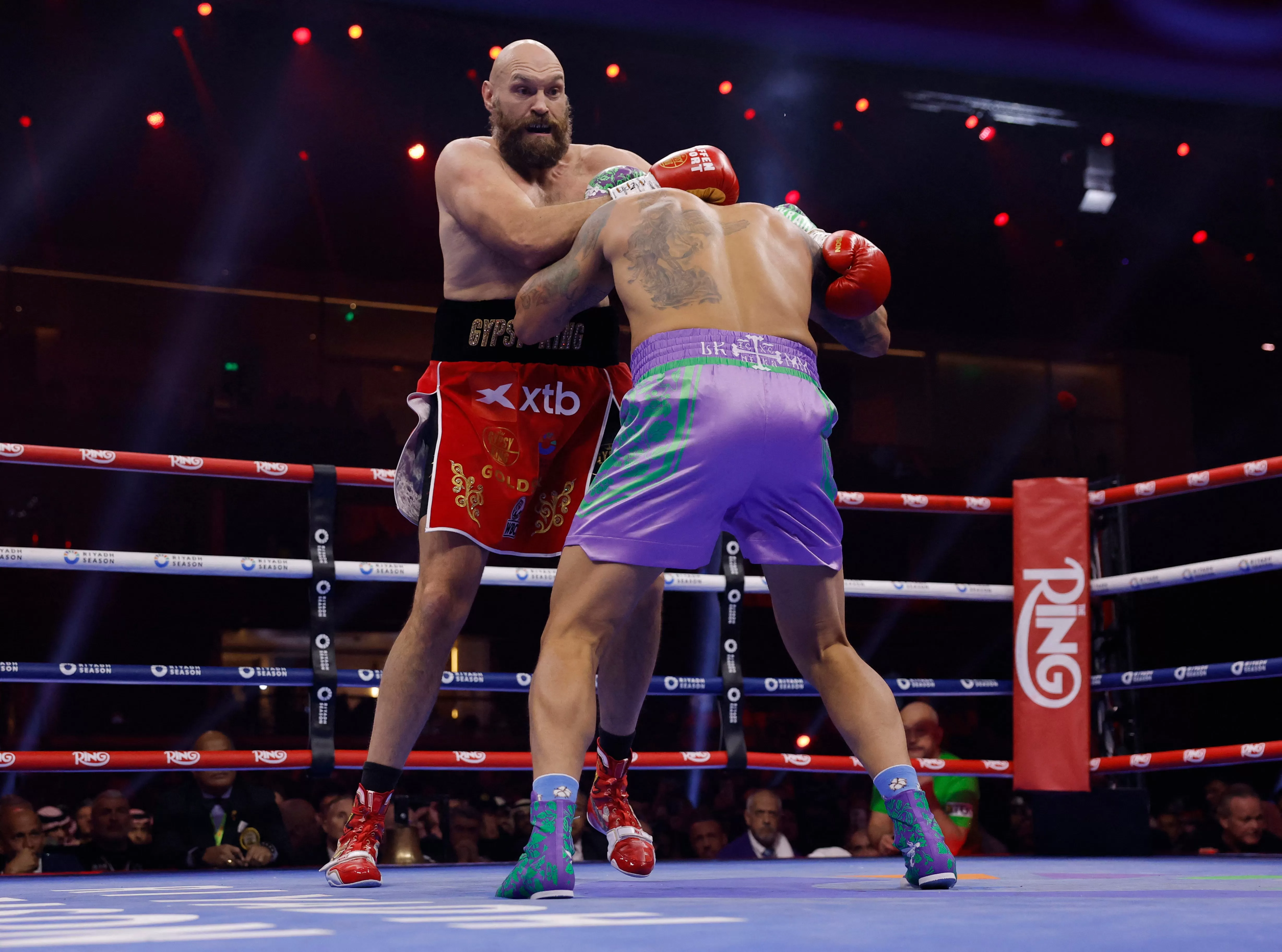 “The End Of Tyson Fury”!! Oleksandr Usyk Gets A 2Nd Round Knockout, Knocking Fury Unconscious And Costing Him $35 Million In Prize Money 2 “The End Of Tyson Fury”!! Oleksandr Usyk Gets A 2Nd Round Knockout, Knocking Fury Unconscious And Costing Him $35 Million In Prize Money