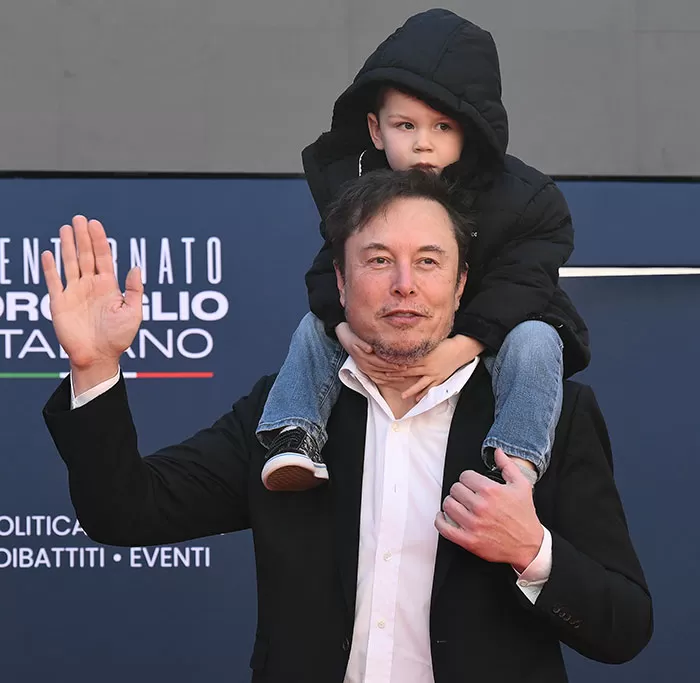 Amid A Custody Dispute With His Ex-girlfriend Grimes, Elon Musk, The World’s Richest Billionaire, Brought His Three-year-old Son To An Event In Austin, Texas, Where He Made A Noteworthy Gesture 1 Amid A Custody Dispute With His Ex-girlfriend Grimes, Elon Musk, The World’s Richest Billionaire, Brought His Three-year-old Son To An Event In Austin, Texas, Where He Made A Noteworthy Gesture