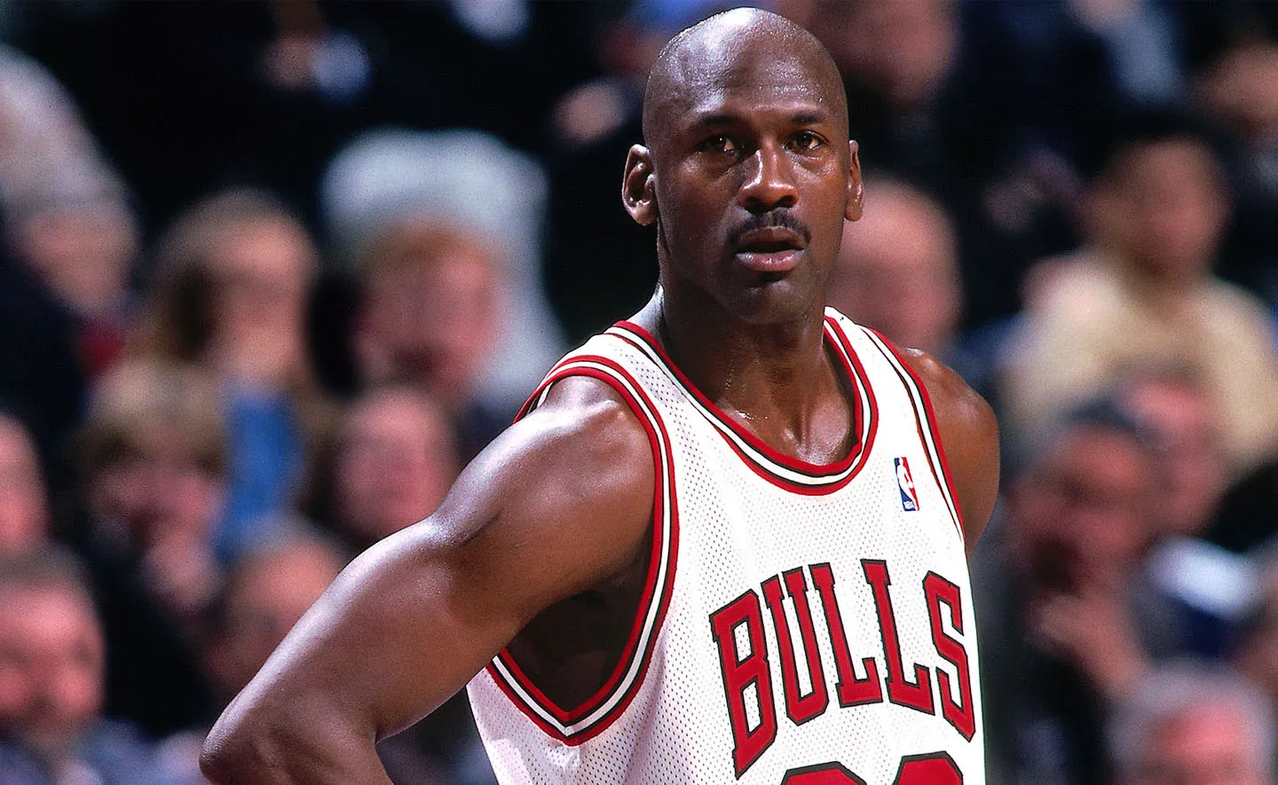 Ta học được gì từ Michael Jordan - Một chàng trai trẻ bị chê thấp bé đến