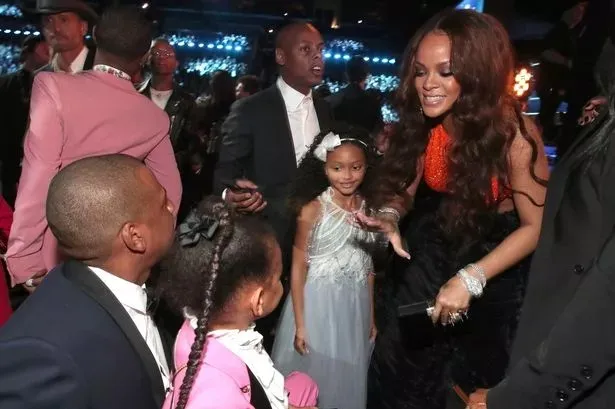 The Nytime🛑 Blue Ivy révèle que Rihanna est sa mère biologique – Beyoncé n’est pas sa mère, Jay-Z admet tout. 3 The Nytime🛑 Blue Ivy révèle que Rihanna est sa mère biologique – Beyoncé n’est pas sa mère, Jay-Z admet tout.