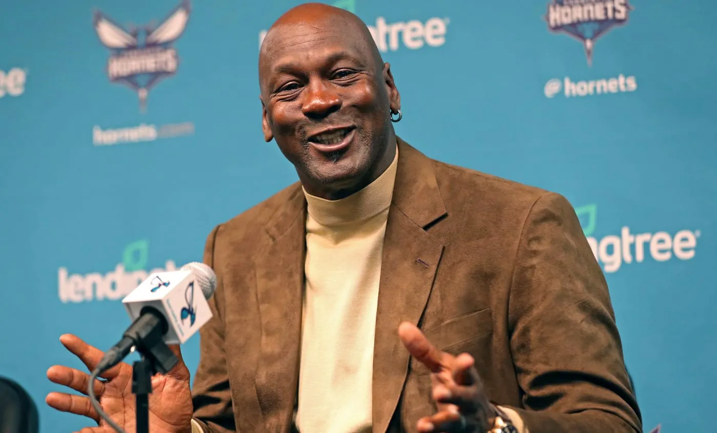 Huyền thoại bóng rổ Michael Jordan bất ngờ rao bán CLB NBA Charlotte Hornets