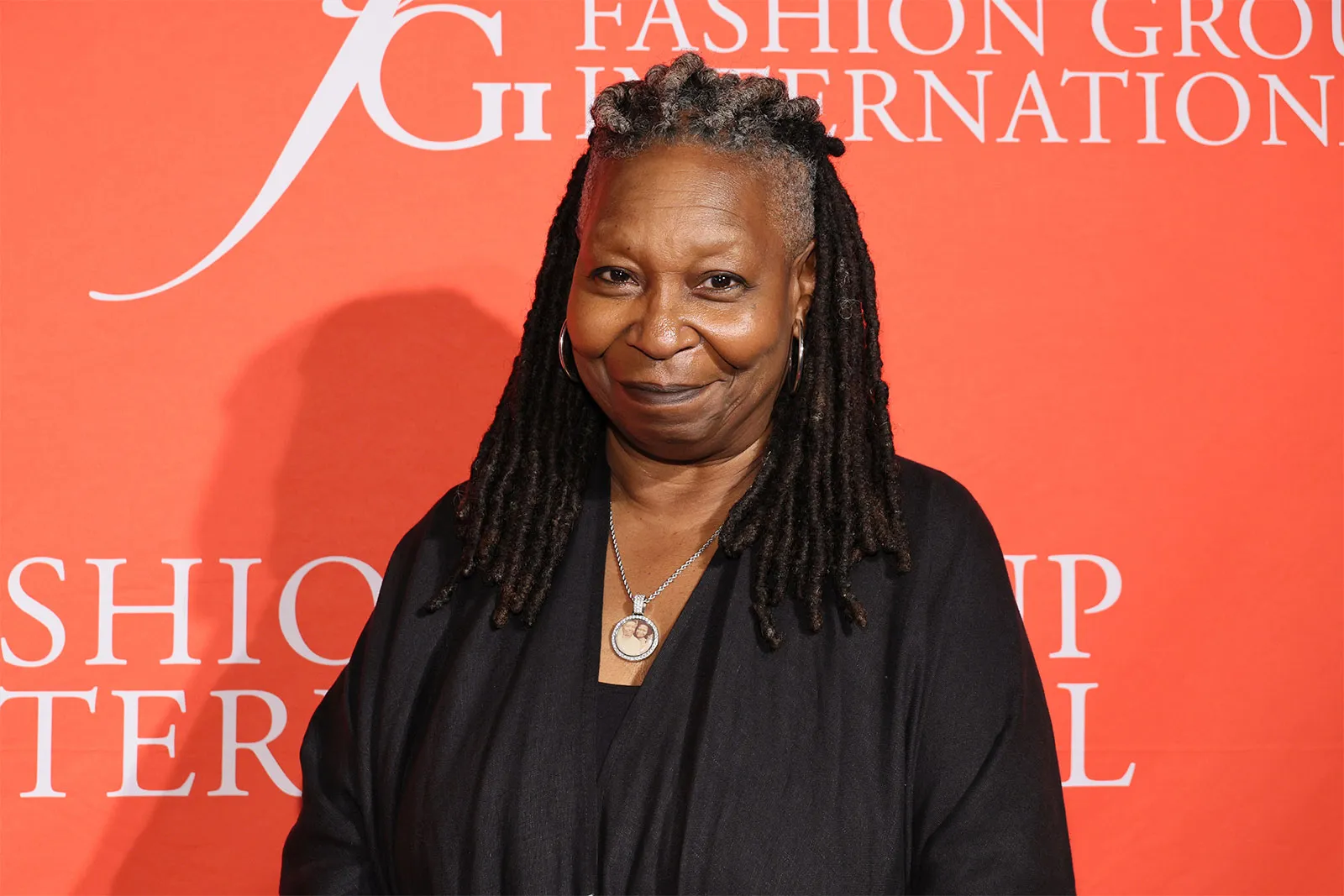 SHOCKING MOMENT: Elon Musk declared that he has bought The View for 900 million dollars to cancel the toxic program and free Whoopi Goldberg. 1 SHOCKING MOMENT: Elon Musk declared that he has bought The View for 900 million dollars to cancel the toxic program and free Whoopi Goldberg.