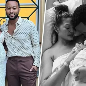 SAD NEWS: 50 minutes ago, John Legend suddenly and heartbreakingly announced that his wife, Chrissy Teigen, had… 9 SAD NEWS: 50 minutes ago, John Legend suddenly and heartbreakingly announced that his wife, Chrissy Teigen, had…