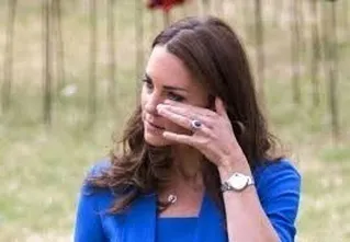 DERNIÈRES NOUVELLES : Il y a une heure, le roi Charles III, la reine Camilla et leurs familles endeuillées ont confirmé que l'épouse du prince William, la duchesse Kate Middleton, a... 4 DERNIÈRES NOUVELLES : Il y a une heure, le roi Charles III, la reine Camilla et leurs familles endeuillées ont confirmé que l'épouse du prince William, la duchesse Kate Middleton, a...