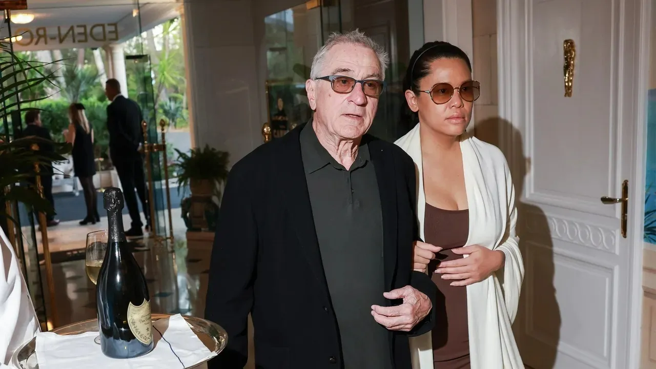 Últimas noticias: Hace 1 hora, Drena De Niro, hija de Robert De Niro, y su familia anunciaron con tristeza que su padre, el Sr. De Niro, ha... leer más 1 Últimas noticias: Hace 1 hora, Drena De Niro, hija de Robert De Niro, y su familia anunciaron con tristeza que su padre, el Sr. De Niro, ha... leer más