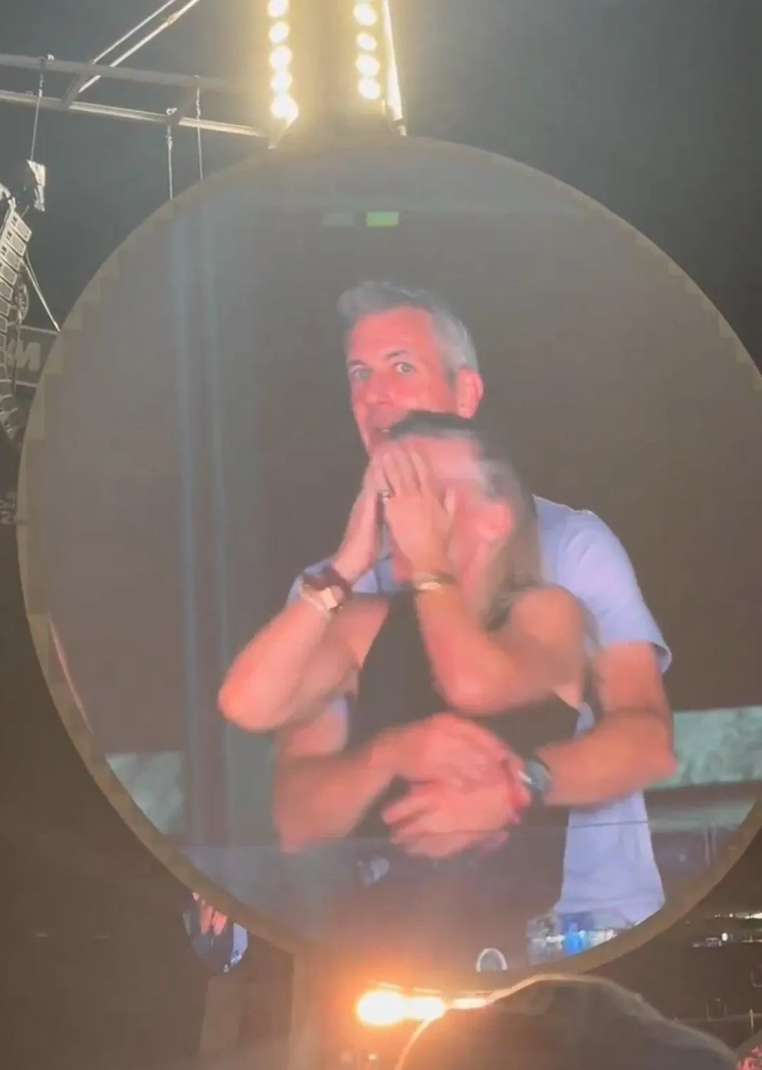 ÚLTIMAS NOTICIAS: Hace 30 minutos, la esposa del CEO Andy Byron habló oficialmente sobre el escándalo de su esposo: “Apenas lo escuché hablar de la chica que amaba, y parece que tenía razón porque todas las noches él… 1 ÚLTIMAS NOTICIAS: Hace 30 minutos, la esposa del CEO Andy Byron habló oficialmente sobre el escándalo de su esposo: “Apenas lo escuché hablar de la chica que amaba, y parece que tenía razón porque todas las noches él…