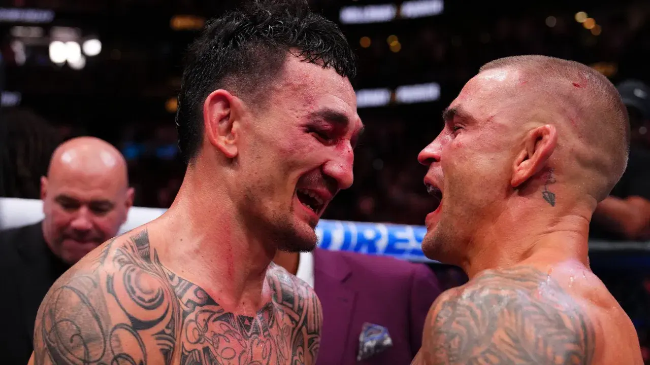 Fans Spot Amazing ‘Fair Trade’ Moment Between Dustin Poirier and Max Holloway 1 Fans Spot Amazing ‘Fair Trade’ Moment Between Dustin Poirier and Max Holloway