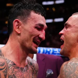 Fans Spot Amazing ‘Fair Trade’ Moment Between Dustin Poirier and Max Holloway 13 Fans Spot Amazing ‘Fair Trade’ Moment Between Dustin Poirier and Max Holloway